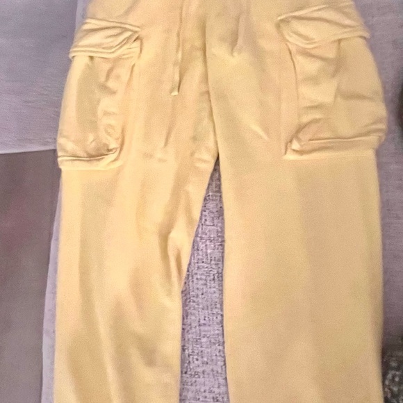 NWT BDG Bonfire Cargo Sweatpants in Yellow Size S - Picture 1 of 8